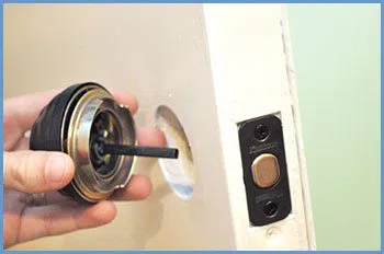 State Locksmith Services Highland Park, MI 313-451-7207 - 5-change-locks-service